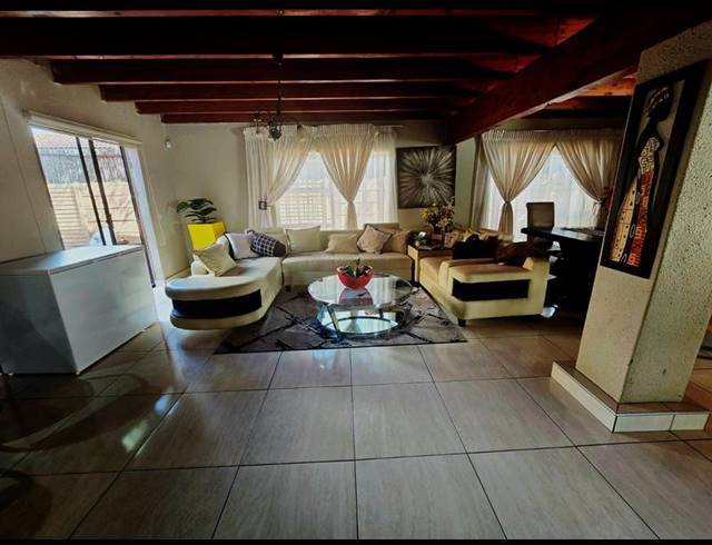 4 BEDROOM PROPERTY TO RENT IN GLEN MARAIS